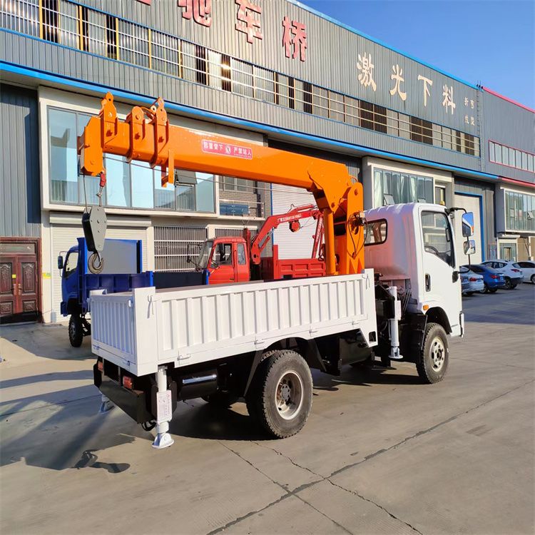 平定县三轮随车吊定制 农用改装机自备吊中瑞长期出售